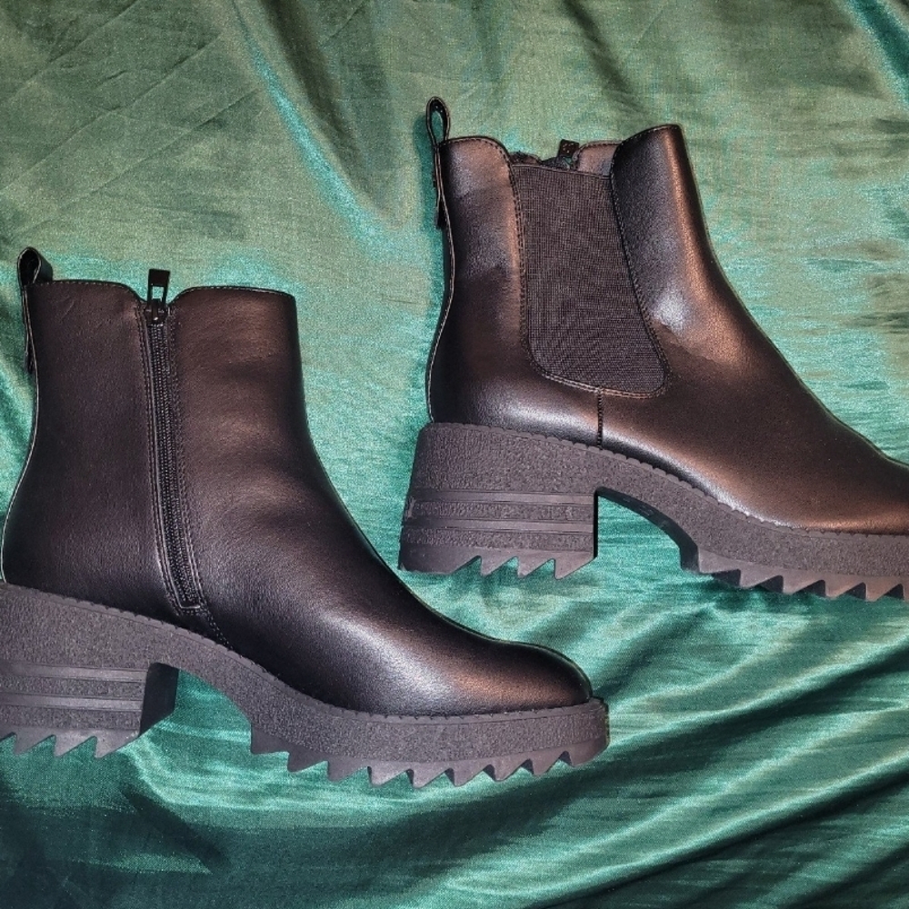 NWOT Sam and libby Lennon heeled boots size 11